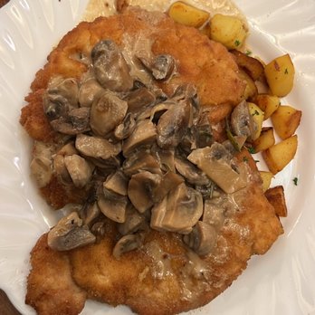 Apfelwein Wagner - Schnitzel with mushroom sauce - German Near Me - Frankfurt, HE