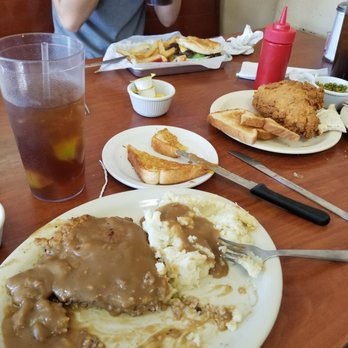 Bobbie's Southern Kitchen - American Near Me - San Antonio, Texas