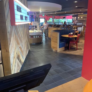 pizza hut - Inside - Pizza Near Me - North Harbour, POR