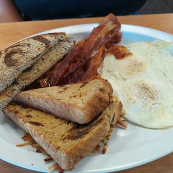 Kash’s Cafe - Traditional Breakfast with two eggs, two strips of bacon, hash browns, and rye toast - Breakfast & Brunch Near Me - North Fort Myers, Florida