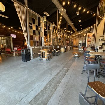 Braman Tasting and Taproom - Spacious - Wineries Near Me - Richmond, Texas