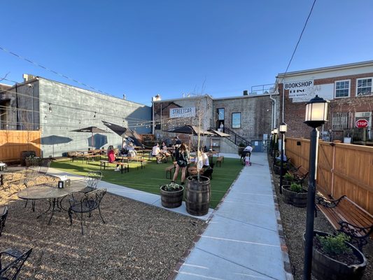 Streetcar Taps & Garden by null