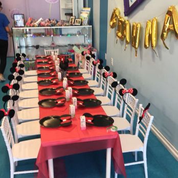 We Play Indoor Playground - Kids table - Kids Activities Near Me - Sun Valley, California We Play Indoor Playground - Kids table - Kids Activities Near Me - Sun Valley, California