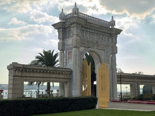 Çırağan Palace by null