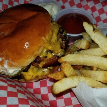Small Cheval- Wicker Park - Burger time - Burgers Near Me - Chicago, Illinois