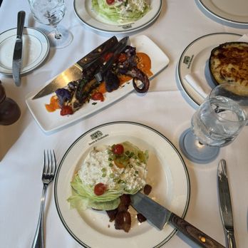 Smith & Wollensky - Miami Beach - Classic Iceberg Salad Grilled Octopus Truffle Mac and cheese - Steakhouses Near Me - Miami Beach, Florida Smith & Wollensky - Miami Beach - Classic Iceberg Salad Grilled Octopus Truffle Mac and cheese - Steakhouses Near Me - Miami Beach, Florida