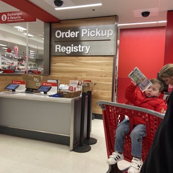 Target - You wAit in the same line as returns - Department Stores Near Me - Glendale Heights, Illinois