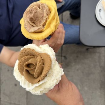 Amorino - Coconut and coffee. Passion fruit and tiramisu - Ice Cream & Frozen Yogurt Near Me - Porto, 13
