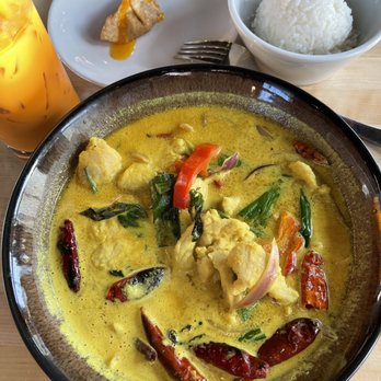 Limeleaf - Chicken curry - Asian Fusion Near Me - eagle river, Alaska