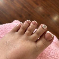 Nora’s Nail Salon - Acrylic toes with bling !