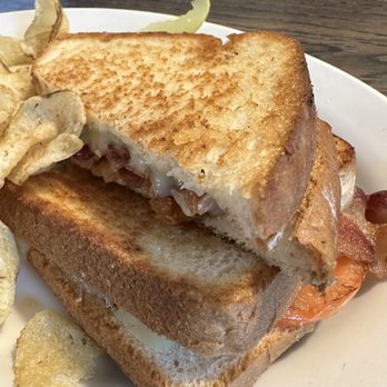Maple Leaf Diner - Grilled cheese, bacon, and tomato. Asked for American, got Cheddar.  But hey, it's Vermont. - Diners Near Me - Londonderry, Vermont