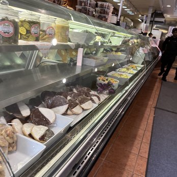 Nate'n Al's - Deli counter, baked goods , salads. - Delis Near Me - Beverly Hills, California