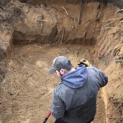Del Monte Enterprises - Getting ready to set a septic tank!!