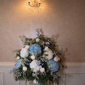 The Waters Edge Flowers - Wedding ceremony decor by Waters Edge - Florists Near Me - Newport, Rhode Island