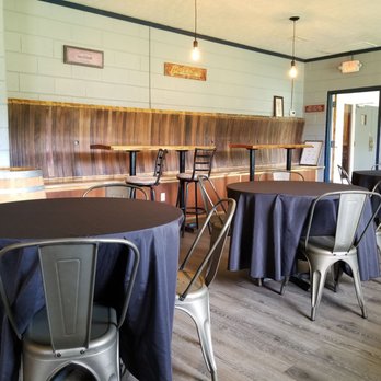 Zoll Vineyards - Wineries Near Me - Dutton, Virginia