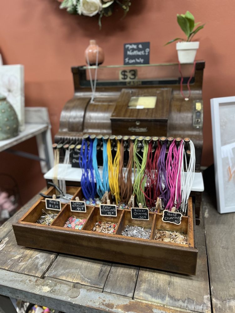 THE COZY CORNER Updated July 2024 14 Photos 36 S Main St