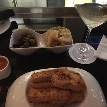 38º North Bar - Polenta fries, martini and complimentary olives and potato chips. - Bars Near Me - Sonoma, California