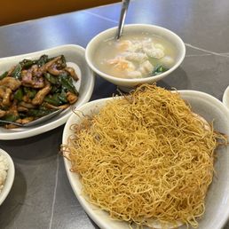 Seafood pan fried noodles (w noods on the side so they don't get soggy) Seafood pan fried noodles (w noods on the side so they don't get soggy)