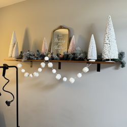 Eye Catcher Beauty Bar - Holiday decorations on deck