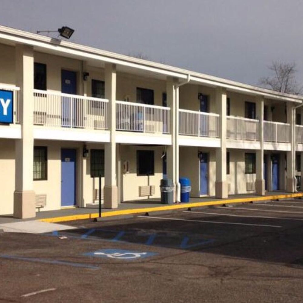 Did not look like this. The outdoor yes but the room. I wish. Nasty place Did not look like this. The outdoor yes but the room. I wish. Nasty place