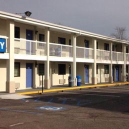 Did not look like this. The outdoor yes but the room. I wish. Nasty place Did not look like this. The outdoor yes but the room. I wish. Nasty place