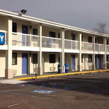 Motel 6 - Did not look like this. The outdoor yes but the room. I wish. Nasty place - Hotels Near Me - East Brunswick, New Jersey Motel 6 - Did not look like this. The outdoor yes but the room. I wish. Nasty place - Hotels Near Me - East Brunswick, New Jersey