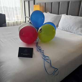 DoubleTree by Hilton Montreal - Standard King Room - Hotels Near Me - Montreal, Quebec