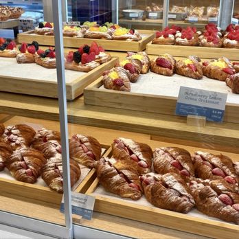 Paris Baguette - Pastry - Patisserie/Cake Shop Near Me - Pittsburgh, Pennsylvania Paris Baguette - Pastry - Patisserie/Cake Shop Near Me - Pittsburgh, Pennsylvania