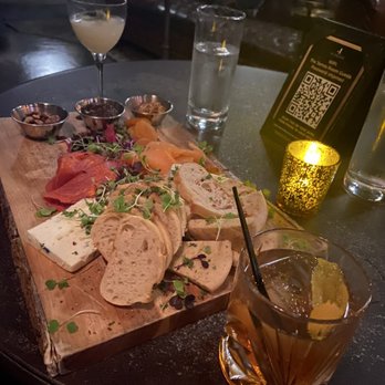 The James Room - Food and drinks that took 25 mins and n an empt bar - Cafes Near Me - Atlanta, Georgia
