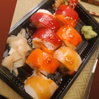 VeggiEAT - Rainbow roll - Vegetarian Near Me - Henderson, Nevada VeggiEAT - Rainbow roll - Vegetarian Near Me - Henderson, Nevada