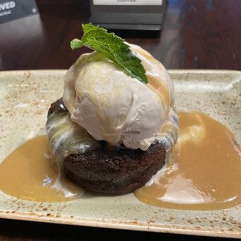 Puttshack - St. Louis - Sticky toffee banana cake - Mini Golf Near Me - St. Louis, Missouri Puttshack - St. Louis - Sticky toffee banana cake - Mini Golf Near Me - St. Louis, Missouri