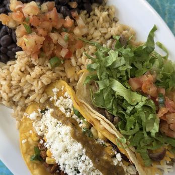 Wahoo's Fish Taco - 2 Tacos Platter: 1988 Steak and Fuego Carnitas - Mexican Near Me - Fullerton, California