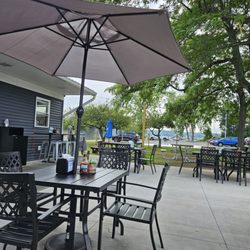 Hot's Point - Very nice and well kept outdoor patio. They also have a few tables inside.