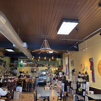 Santiam Wine & Bistro - Wine Bars Near Me - Salem, Oregon