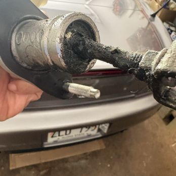 Dave's Dispatch Auto Service - Old leaky clutch master cylinder - Auto Repair Near Me - Honolulu, Hawaii