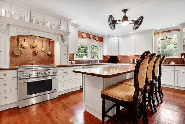 Robert Ruark Inn by null