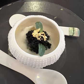 Solera - KONA ABALONE TARTARE sturgeon caviar, cauliflower vichyssoise, maui sunflower - Lounges Near Me - Honolulu, Hawaii
