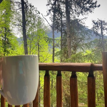 Skagway Bungalows - Patio, morning view