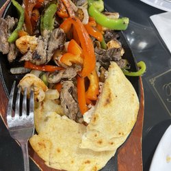 Jaripeo Grill And Beer - Amazing Fajitas Mixtas!