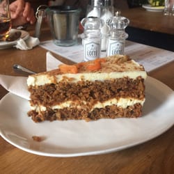 Café Lotte Brasserie - Karotten-Walnuß-Torte