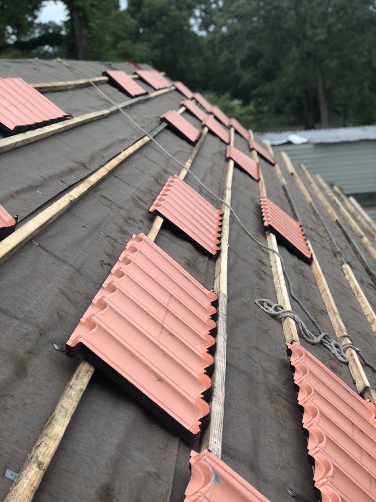 Slide of A&M Roofing