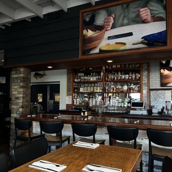 Hook & Anchor - Bar area - Seafood Near Me - Costa Mesa, California