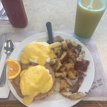 Breakfast Station - Eggs Benedict - Breakfast & Brunch Near Me - Leesburg, Florida