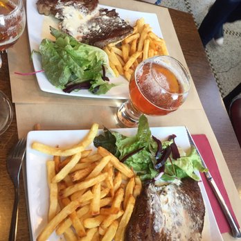 Le Verlaine - Pour les amateurs d un bon morceau de viande avec frites et salade!!!!à la sauce Comté !! Original!! - Bars Near Me - Lille, 59