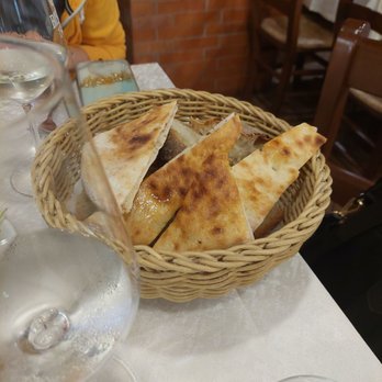 Zi'Ntonio - Complimentary pizza bread - Italian Near Me - Sorrento, NA