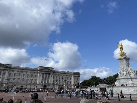 Buckingham Palace by null