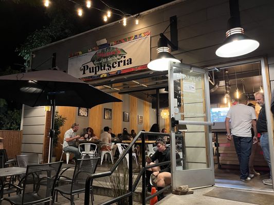 Monse's Pupuseria by null