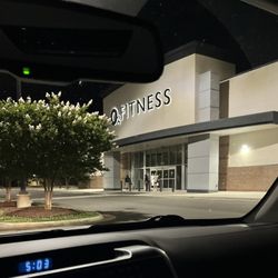 O2 Fitness - No one here to open when they say they are open.