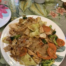 Pad Seuw with chicken