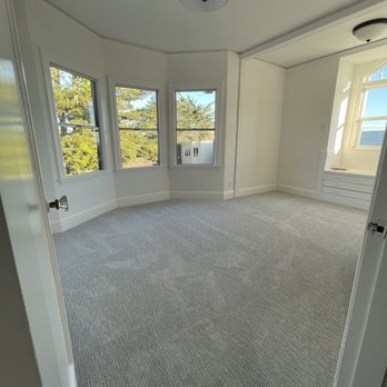 Carpet Contractors - an empty room with a view of the ocean - Carpeting Near Me - San Francisco, California Carpet Contractors - an empty room with a view of the ocean - Carpeting Near Me - San Francisco, California